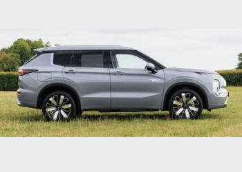 Mitsubishi Outlander returns to UK showrooms with plug-in hybrid power
