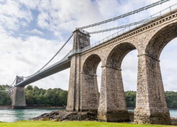 Third Menai crossing work to resume immediately